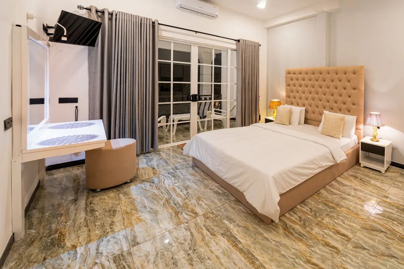 King Room with Balcony at White Land City Hotel